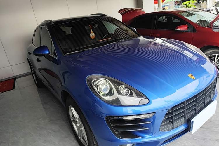 Used Porsche Macan 2017 Macan 2.0T Front Right 45 Deg