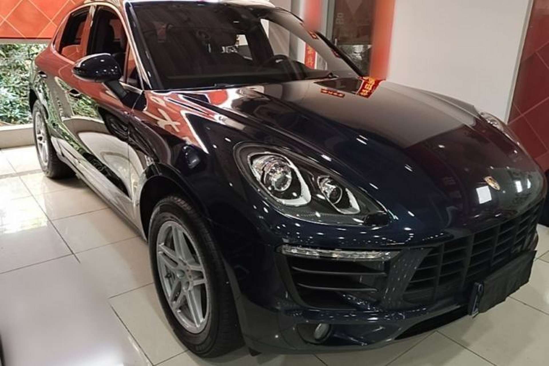 Used Porsche Macan 2017 Macan 2.0T Front Right 45 Deg