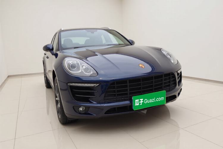 Used Porsche Macan 2017 Macan 2.0T Front Right 45 Deg