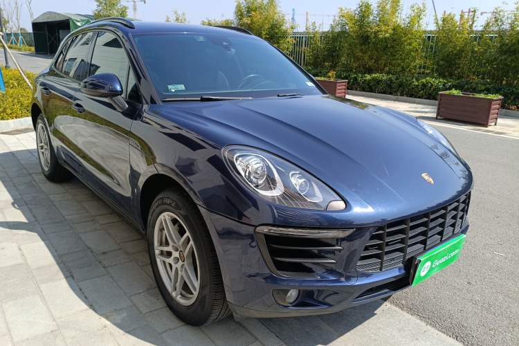 Used Porsche Macan 2017 Macan 2.0T Front Right 45 Deg