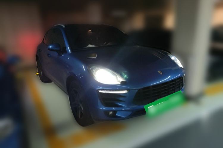 Used Porsche Macan 2017 Macan 2.0T Front Right 45 Deg