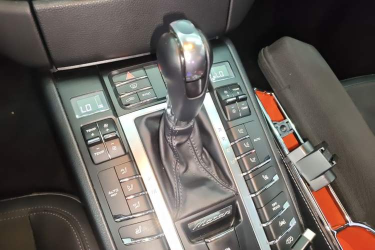 Used Porsche Macan 2017 Macan 2.0T Gear Lever