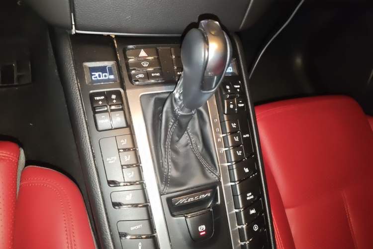 Used Porsche Macan 2017 Macan 2.0T Gear Lever