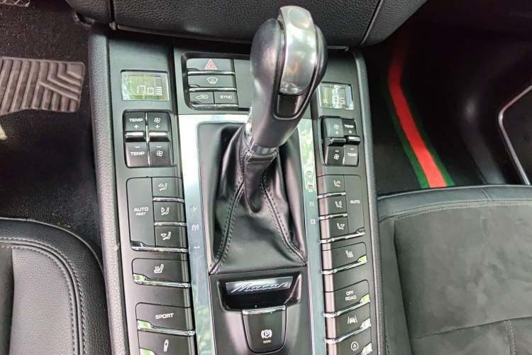 Used Porsche Macan 2017 Macan 2.0T Gear Lever