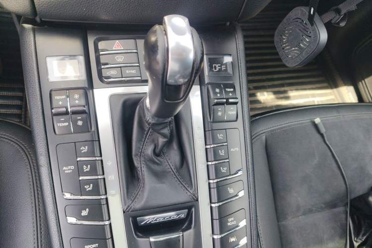 Used Porsche Macan 2017 Macan 2.0T Gear Lever
