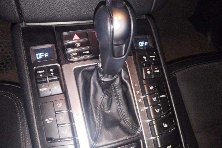 Used Porsche Macan 2017 Macan 2.0T Gear Lever