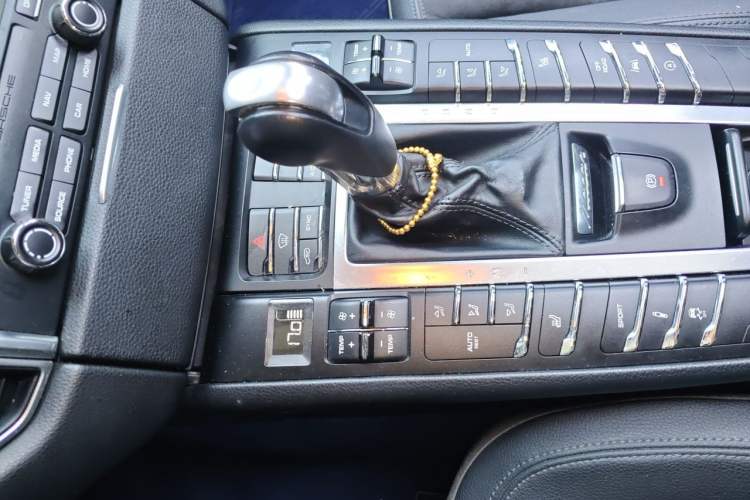 Used Porsche Macan 2017 Macan 2.0T Gear Lever