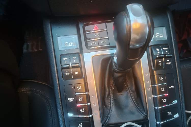 Used Porsche Macan 2017 Macan 2.0T Gear Lever