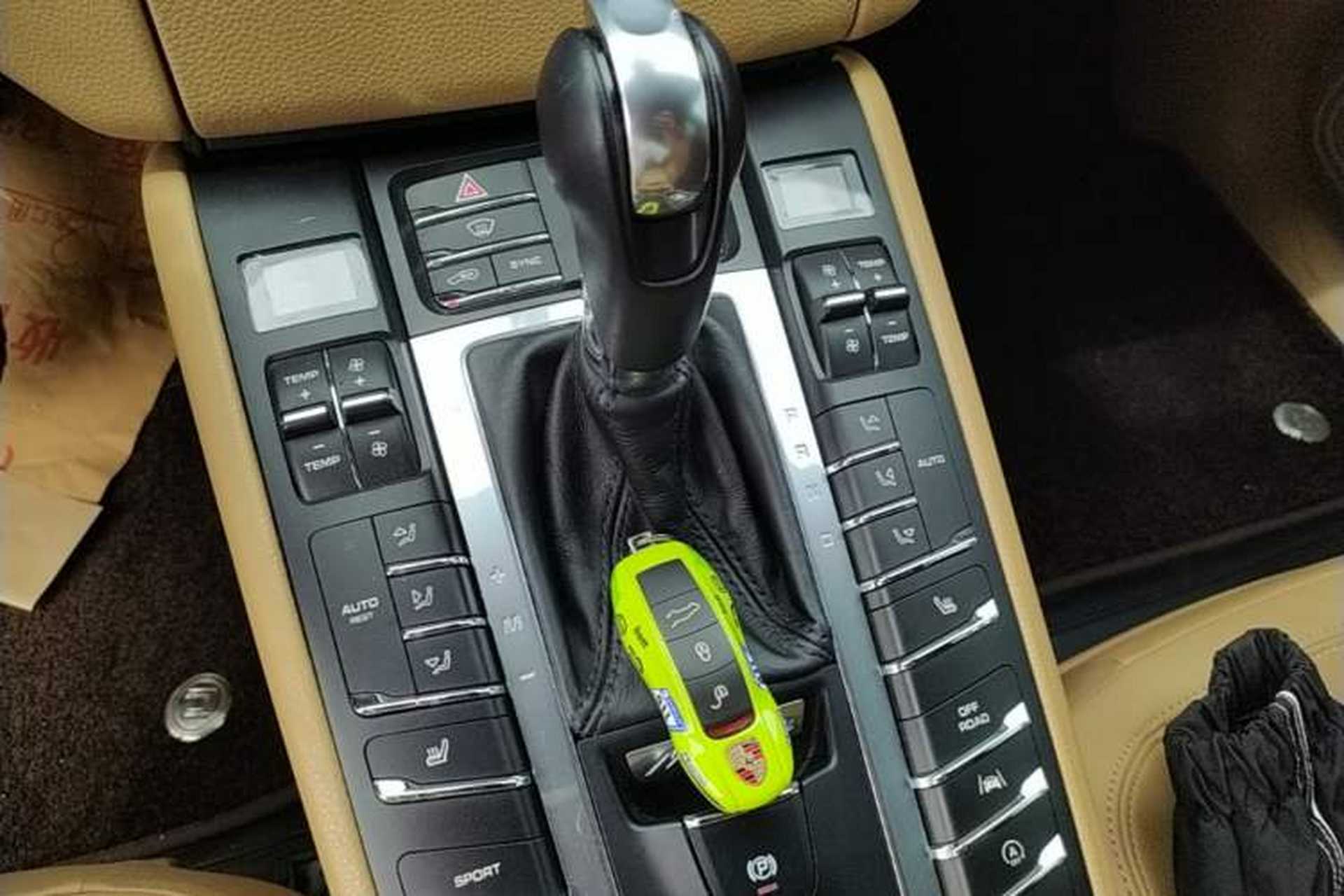 Used Porsche Macan 2017 Macan 2.0T Gear Lever