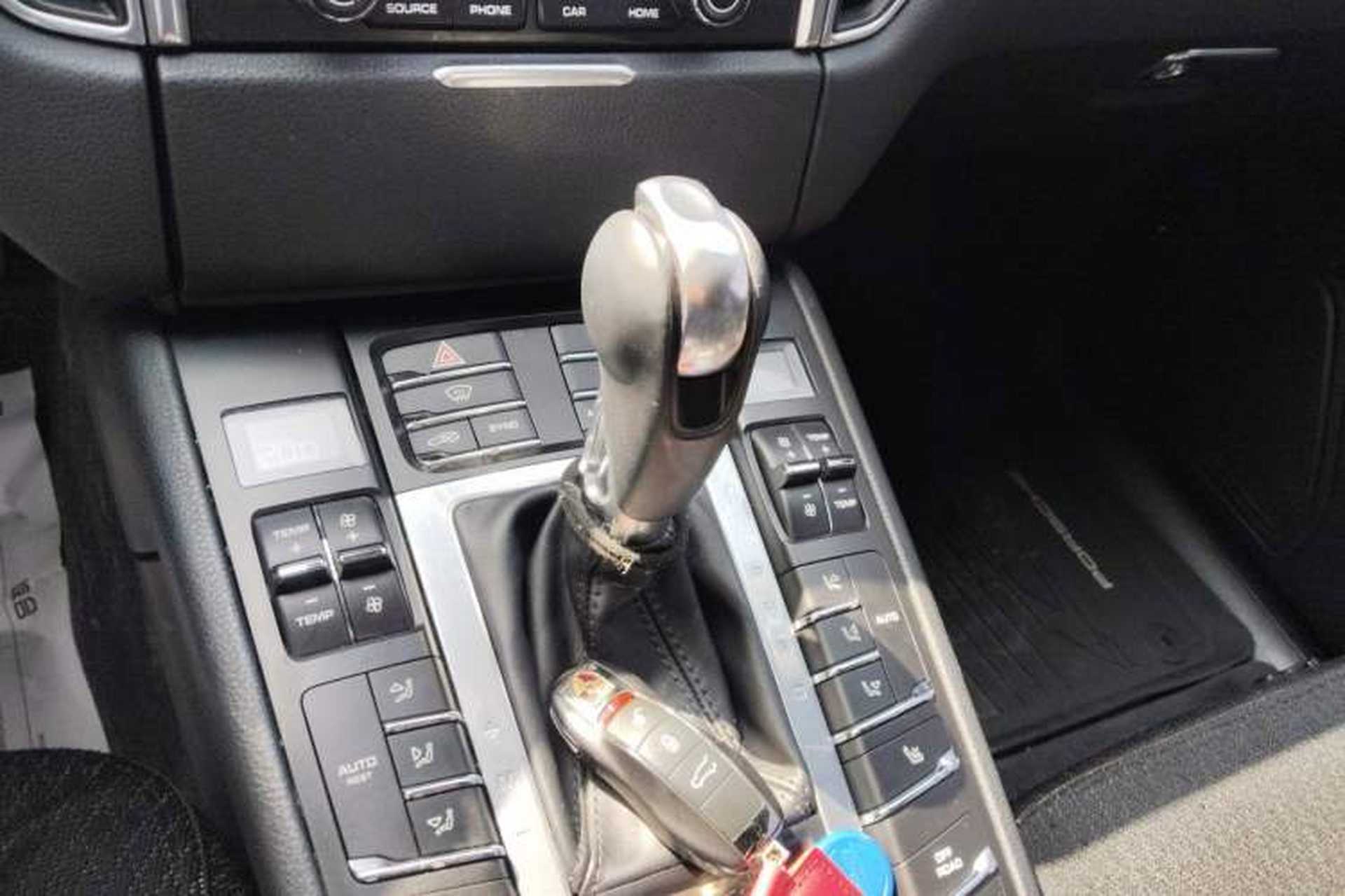 Used Porsche Macan 2017 Macan 2.0T Gear Lever