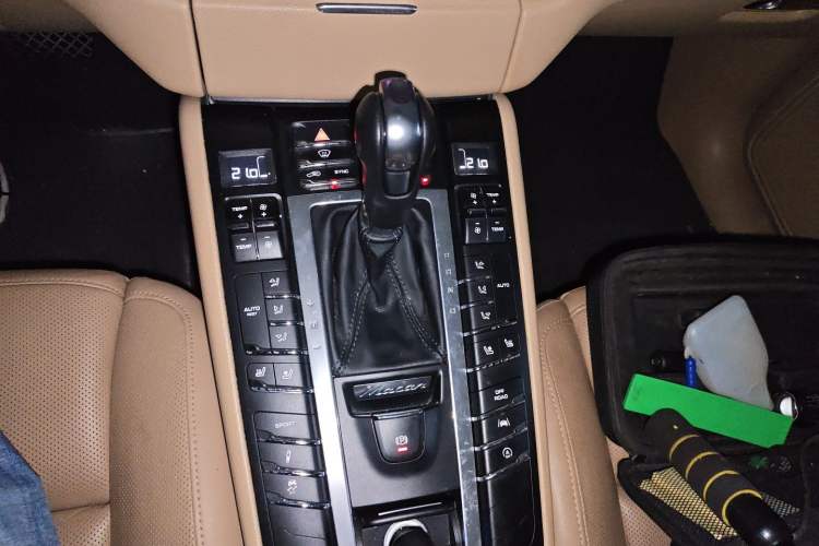 Used Porsche Macan 2017 Macan 2.0T Gear Lever