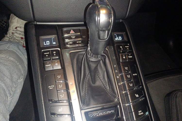 Used Porsche Macan 2017 Macan 2.0T Gear Lever
