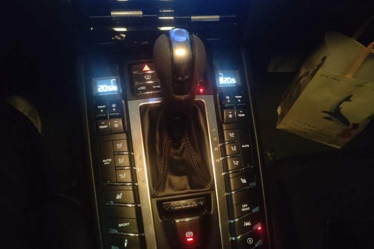 Used Porsche Macan 2017 Macan 2.0T Gear Lever