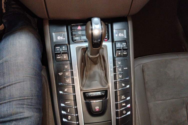 Used Porsche Macan 2017 Macan 2.0T Gear Lever
