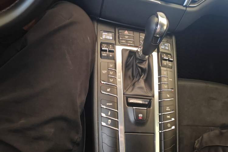 Used Porsche Macan 2017 Macan 2.0T Gear Lever