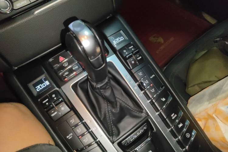 Used Porsche Macan 2017 Macan 2.0T Gear Lever