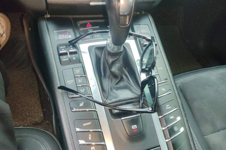 Used Porsche Macan 2017 Macan 2.0T Gear Lever