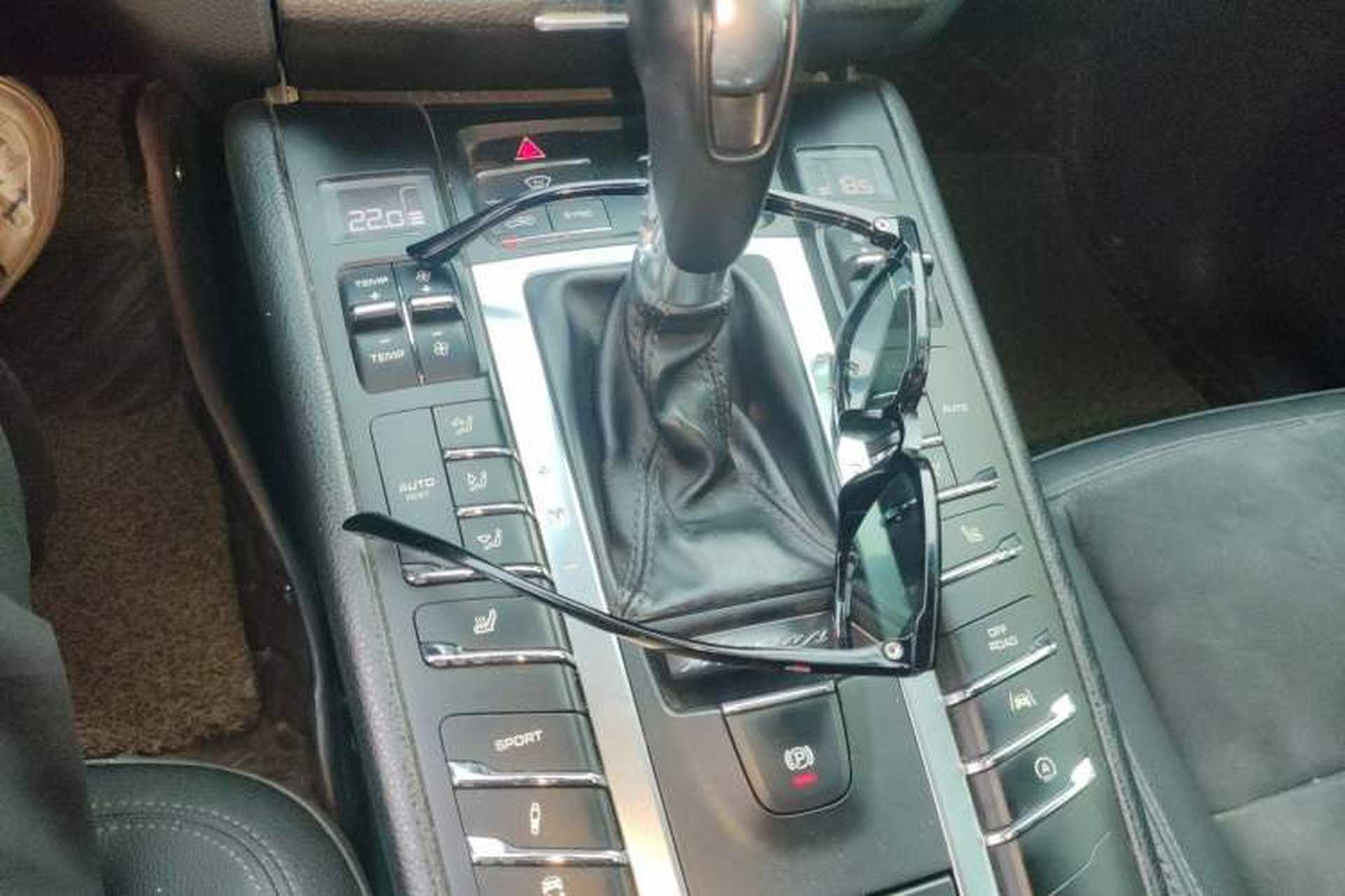 Used Porsche Macan 2017 Macan 2.0T Gear Lever
