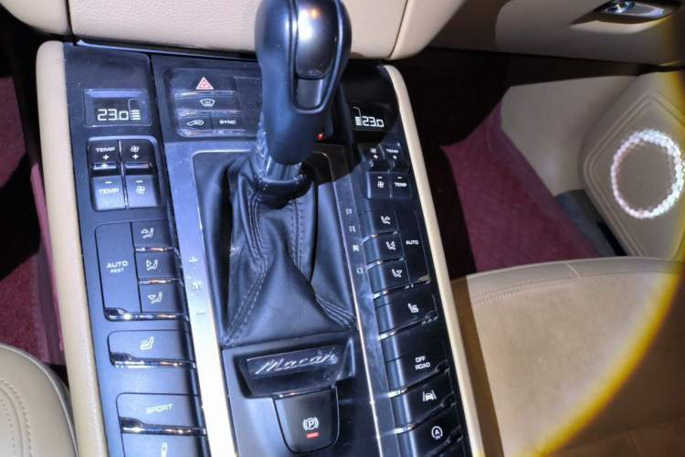 Used Porsche Macan 2017 Macan 2.0T Gear Lever