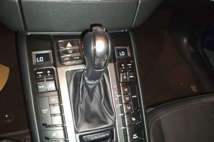 Used Porsche Macan 2017 Macan 2.0T Gear Lever