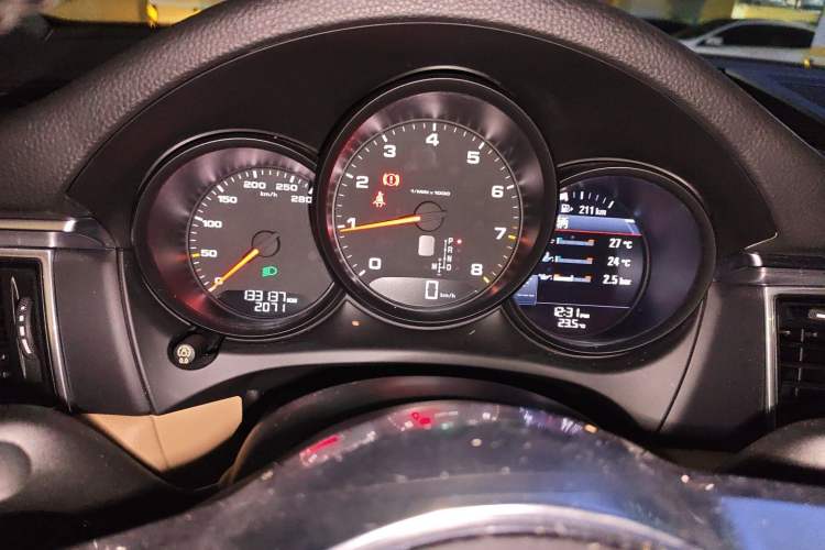 Used Porsche Macan 2017 Macan 2.0T Instrument Cluster