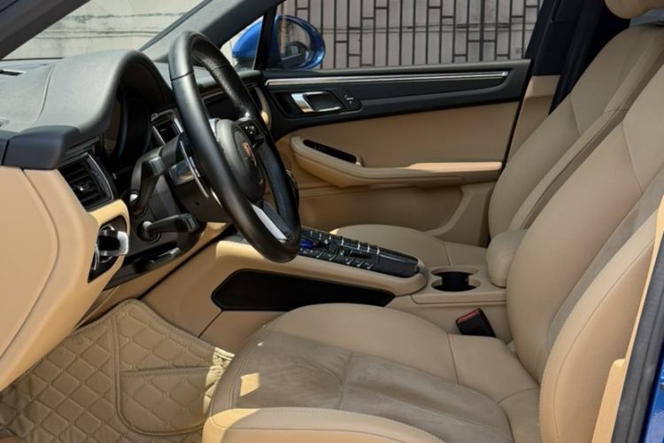 Used Porsche Macan 2017 Macan 2.0T Interior 1