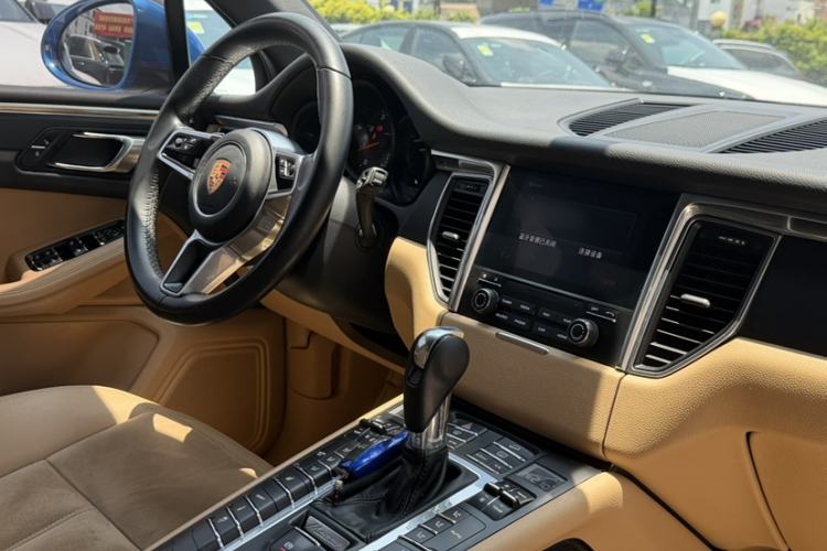Used Porsche Macan 2017 Macan 2.0T Interior 10
