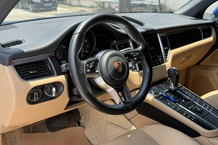 Used Porsche Macan 2017 Macan 2.0T Interior 2