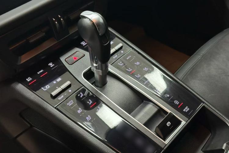 Used Porsche Macan 2017 Macan 2.0T Interior 2
