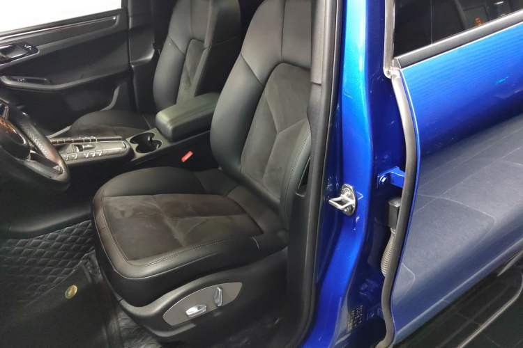 Used Porsche Macan 2017 Macan 2.0T Left Front Seat