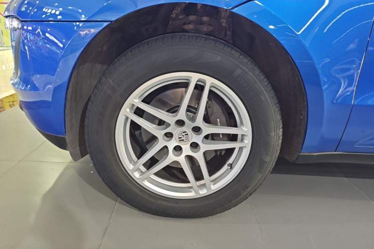 Used Porsche Macan 2017 Macan 2.0T Left Front Wheel Hub