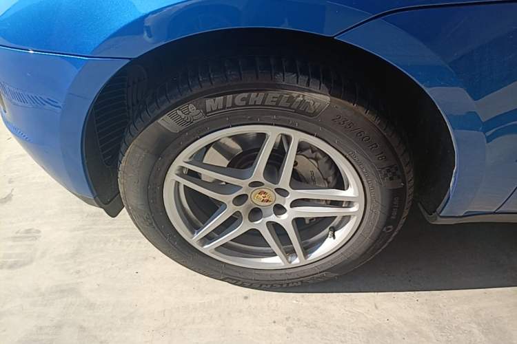 Used Porsche Macan 2017 Macan S 3.0T Left Front Wheel Hub