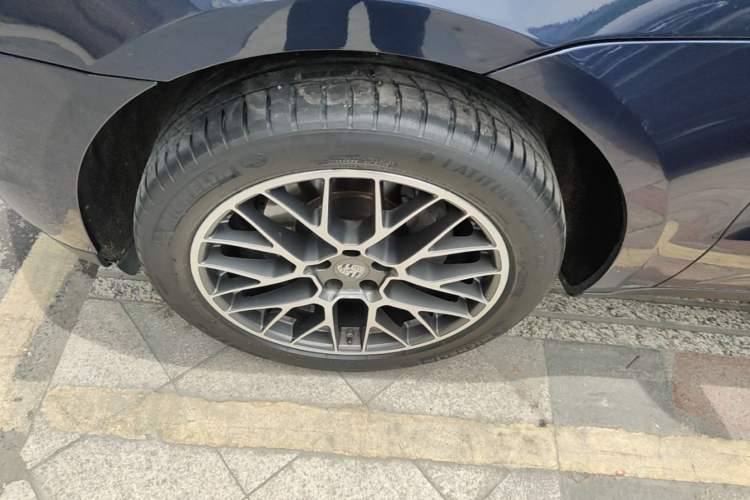 Used Porsche Macan 2017 Macan 2.0T Left Front Wheel Hub