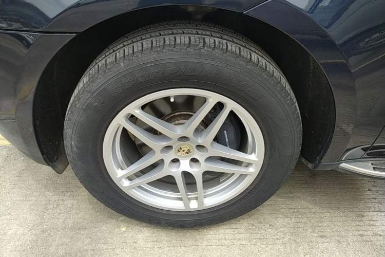 Used Porsche Macan 2017 Macan 2.0T Left Front Wheel Hub
