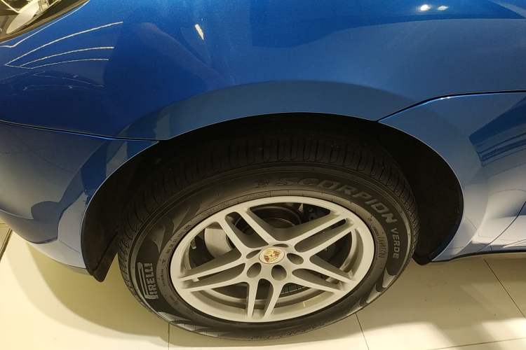 Used Porsche Macan 2017 Macan 2.0T Left Front Wheel Hub