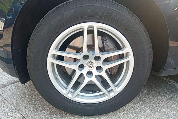 Used Porsche Macan 2017 Macan 2.0T Left Front Wheel Hub
