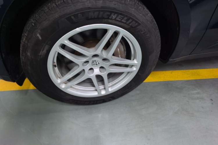 Used Porsche Macan 2017 Macan 2.0T Left Front Wheel Hub