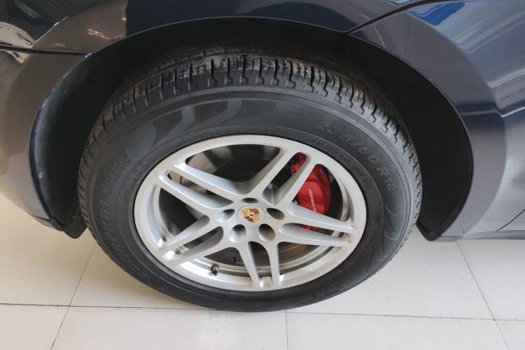 Used Porsche Macan 2017 Macan 2.0T Left Front Wheel Hub