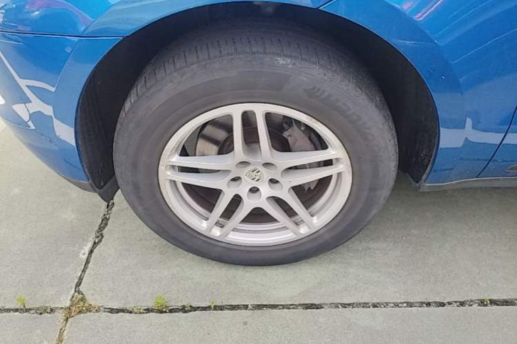 Used Porsche Macan 2017 Macan 2.0T Left Front Wheel Hub