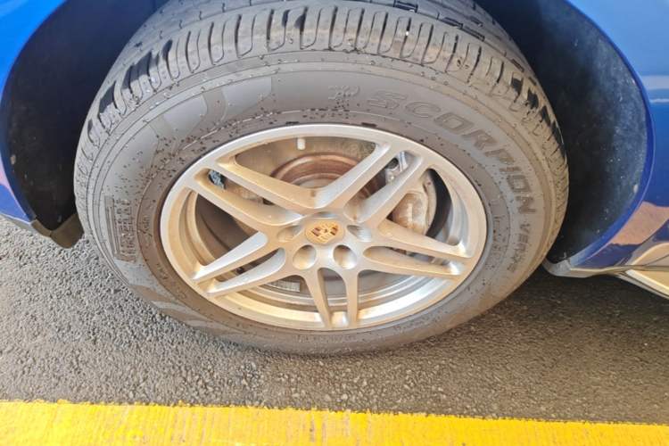 Used Porsche Macan 2017 Macan 2.0T Left Front Wheel Hub