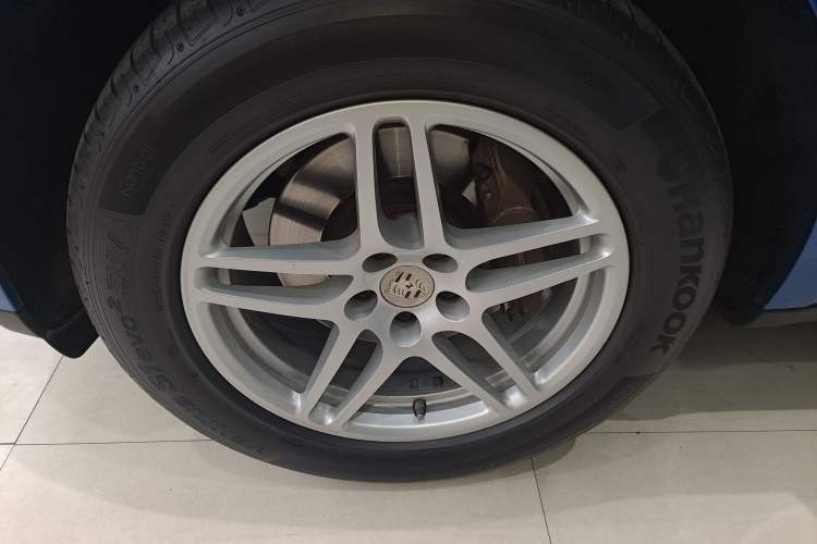 Used Porsche Macan 2017 Macan 2.0T Left Front Wheel Hub