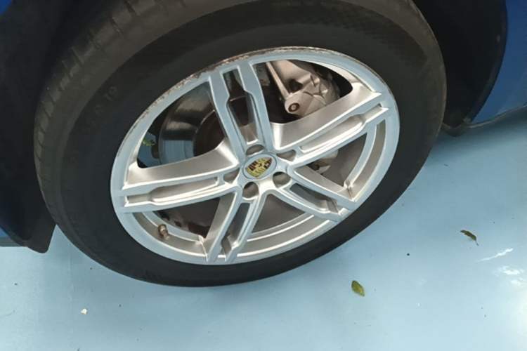 Used Porsche Macan 2017 Macan S 3.0T Left Front Wheel Hub