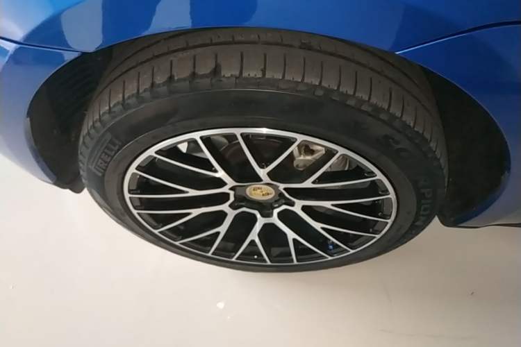 Used Porsche Macan 2017 Macan S 3.0T Left Front Wheel Hub