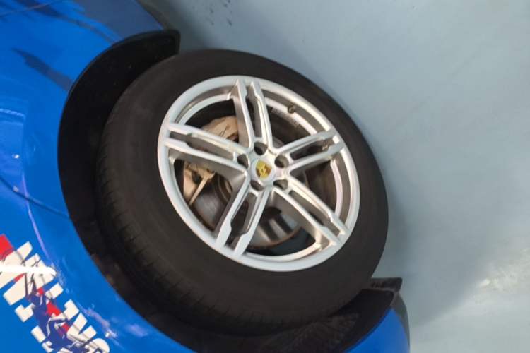 Used Porsche Macan 2017 Macan S 3.0T Left Front Wheel Hub