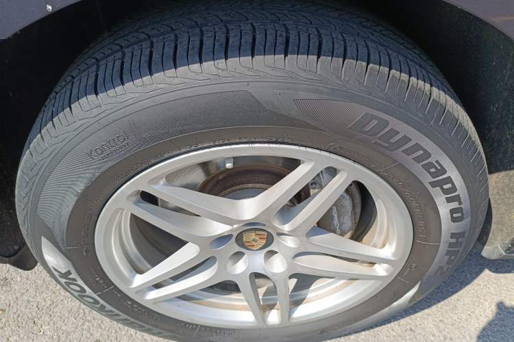 Used Porsche Macan 2017 Macan 2.0T Left Front Wheel Hub