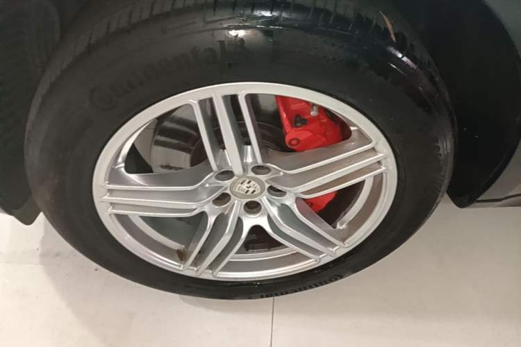 Used Porsche Macan 2017 Macan Turbo 3.6T Left Front Wheel Hub