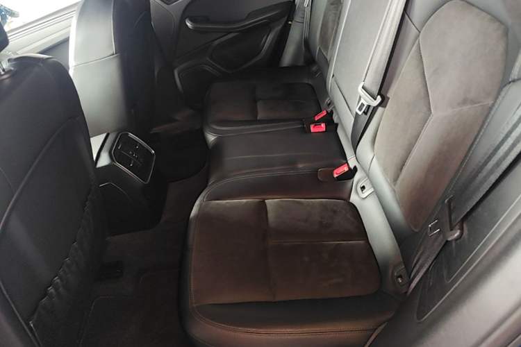 Used Porsche Macan 2017 Macan 2.0T Left Rear Seat