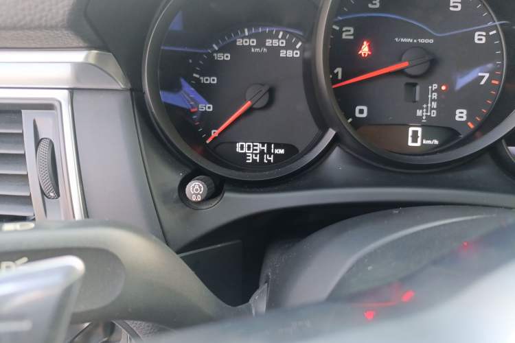 Used Porsche Macan 2017 Macan 2.0T Odometer Close Up