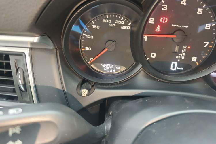 Used Porsche Macan 2017 Macan 2.0T Odometer Close Up