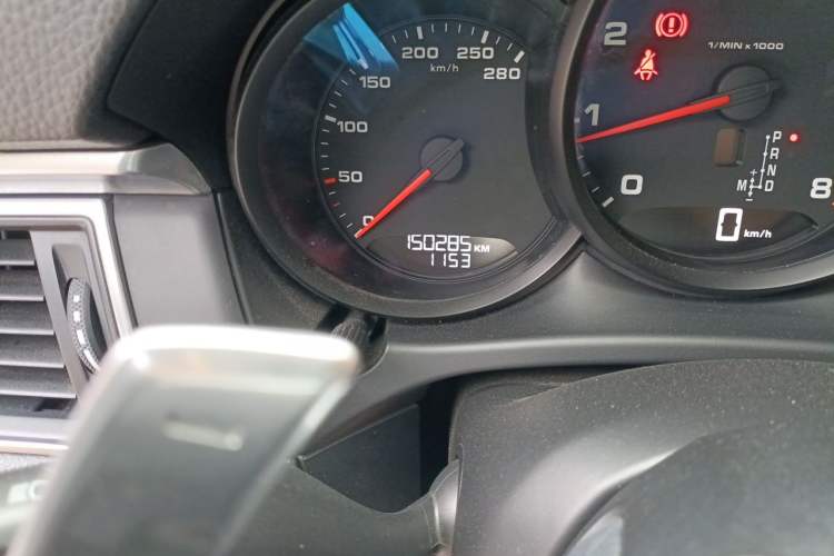 Used Porsche Macan 2017 Macan 2.0T Odometer Close Up